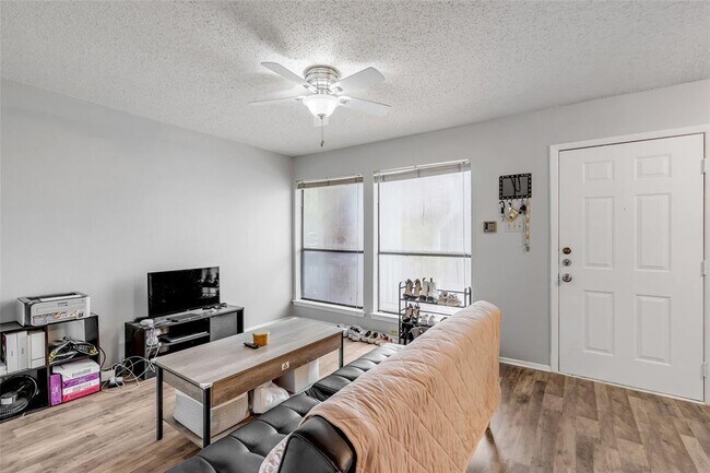 Photo - 3115 Helms St Unidad 210