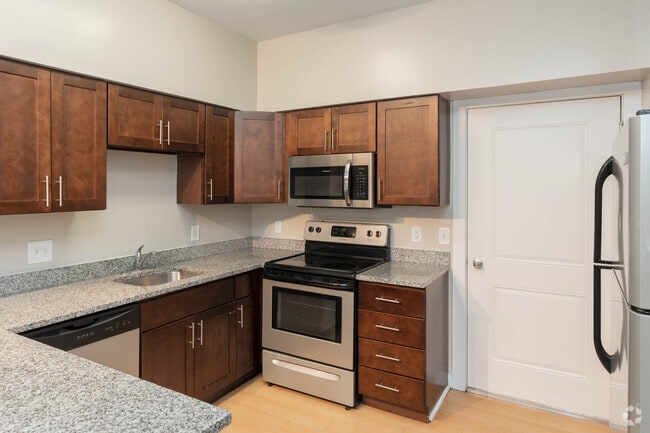 3BR 2.5BA 1463SF