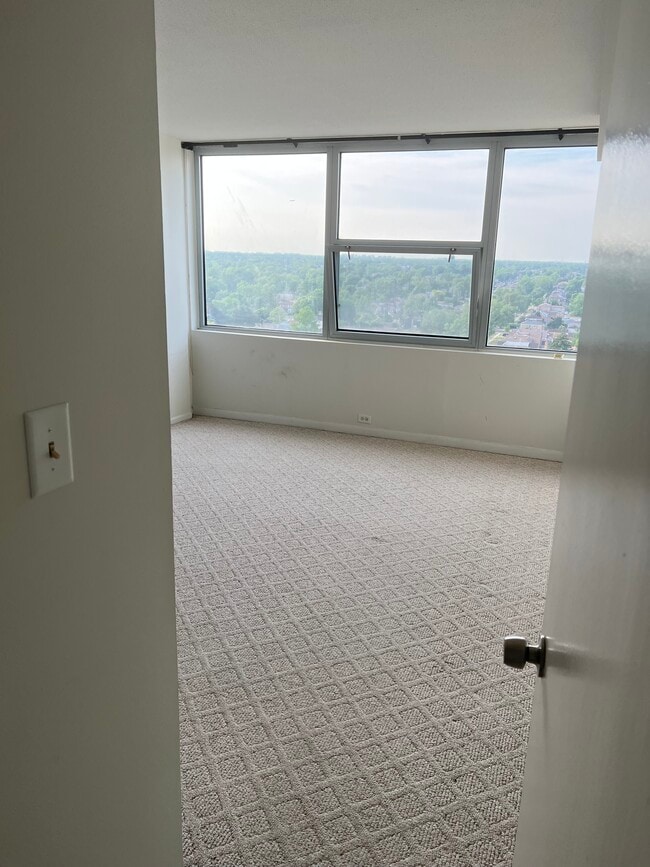 Master bedd - 7234 W North Ave Unit 7234