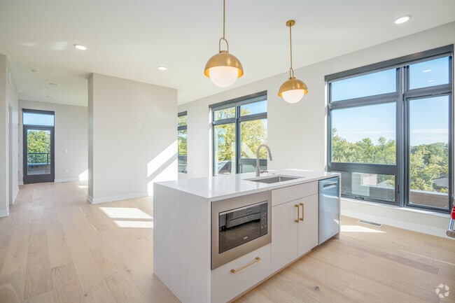 3BR, 2.5BA - 1871SF - Kitchen