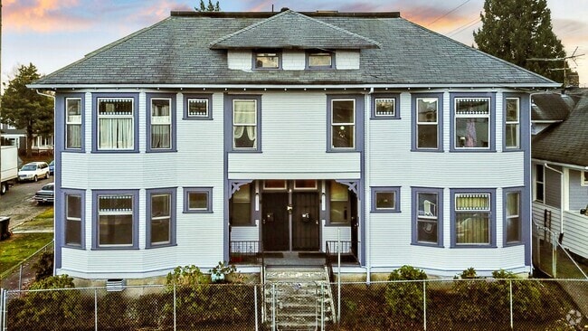 Building Photo - Charming 2BR Home in Prime Tacoma Location... Unit C
