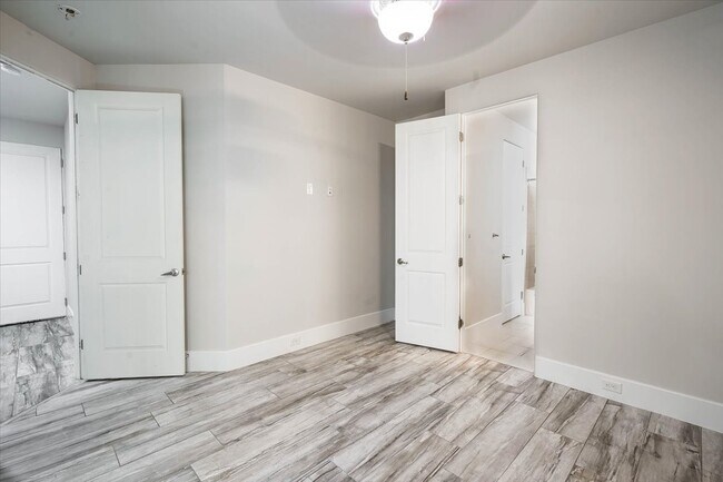 Photo - 5648 Larkin St