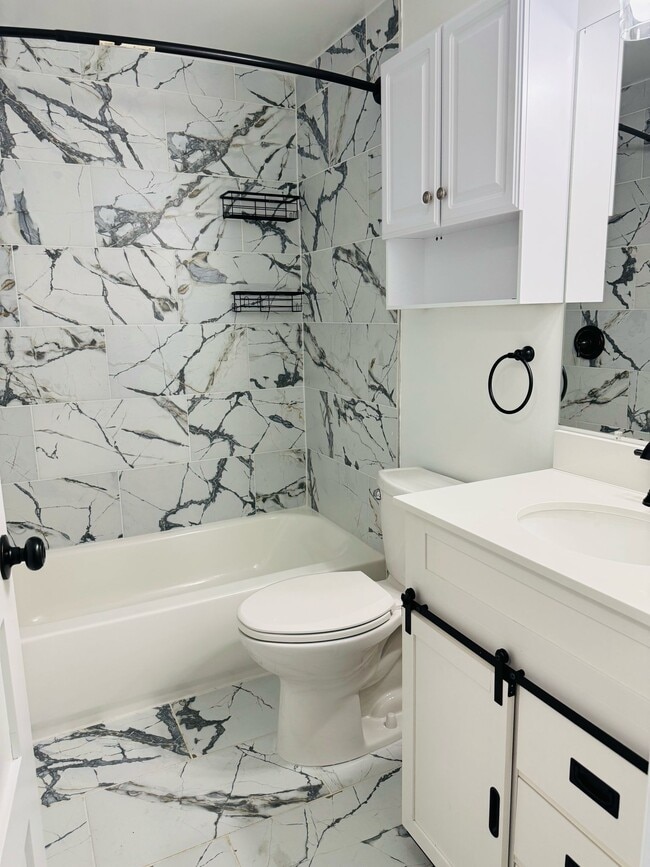 Full Bath (Upstairs) - 12349 Boncrest Dr