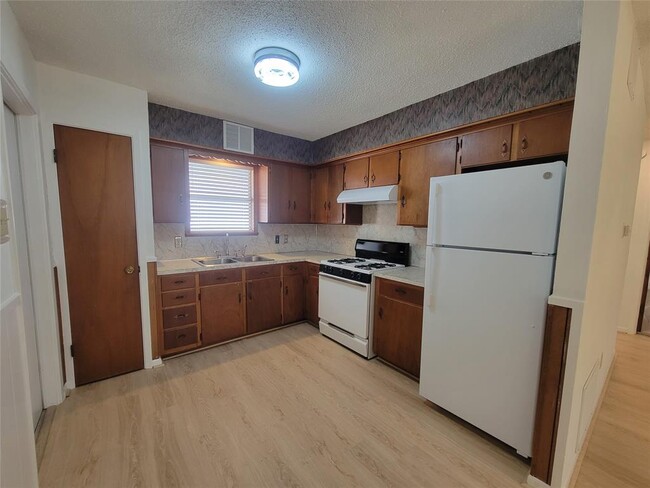 5806 Nassau Dr