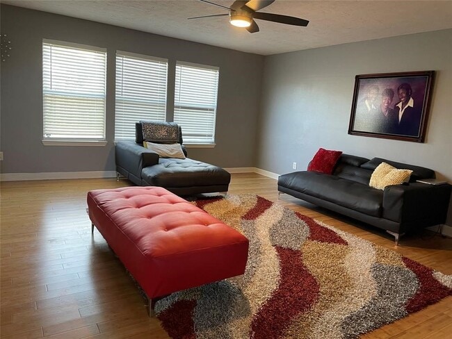 Photo - 9418 Fillmont Ln