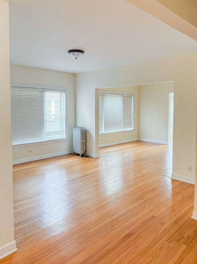 Photo - 1950 W Leland Ave Unit 2