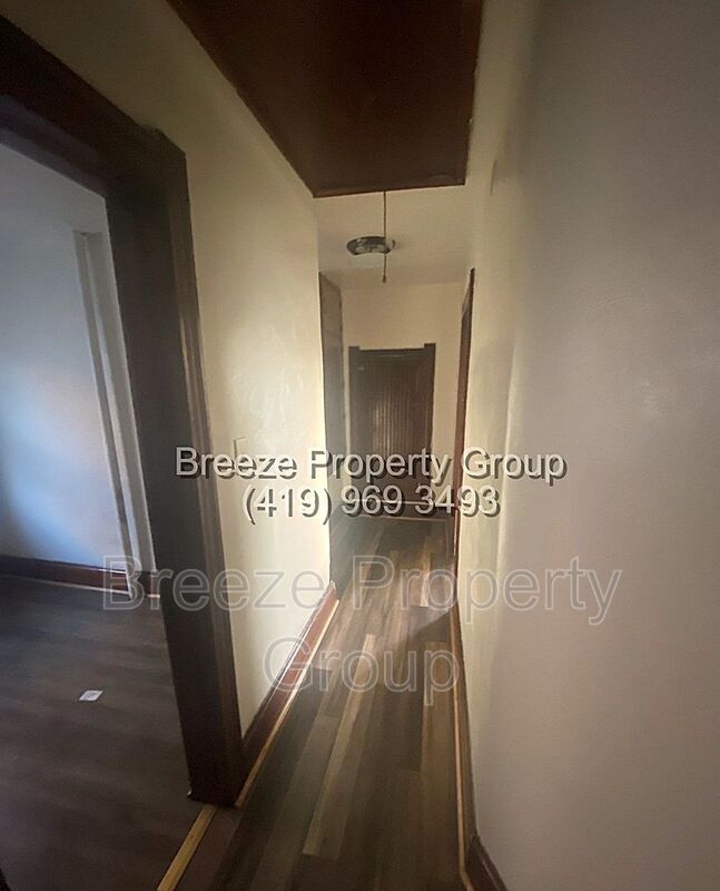 Photo - 220 E Pearl St