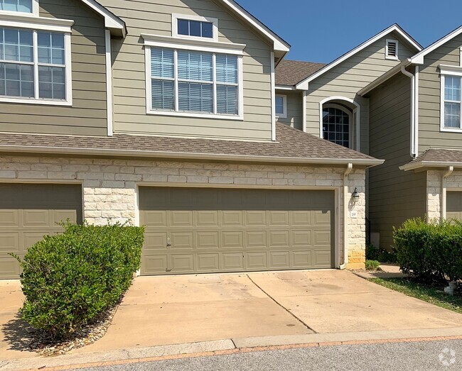 Building Photo - Great Condo in Secluded Community!