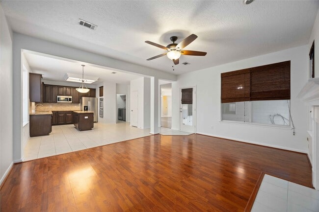 Building Photo - 8615 Saratoga Dr