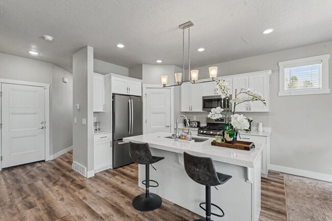 1303 E Weyburn Ln
