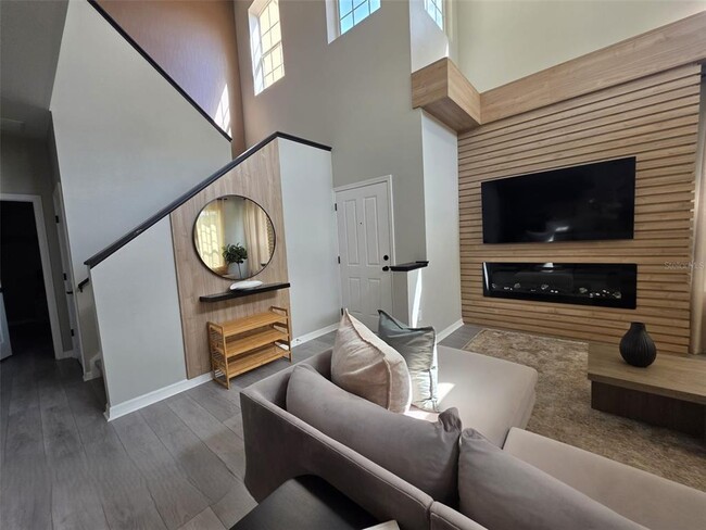 Photo - 734 Monroe Cir