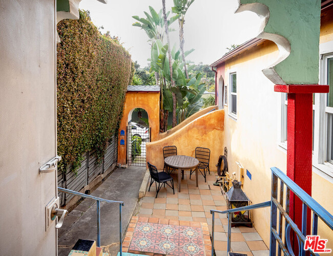 Photo - 2420 Teviot St