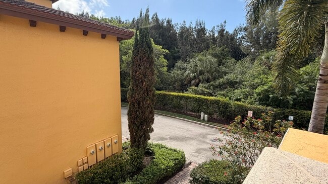 Photo - 210 NE 69th Cir