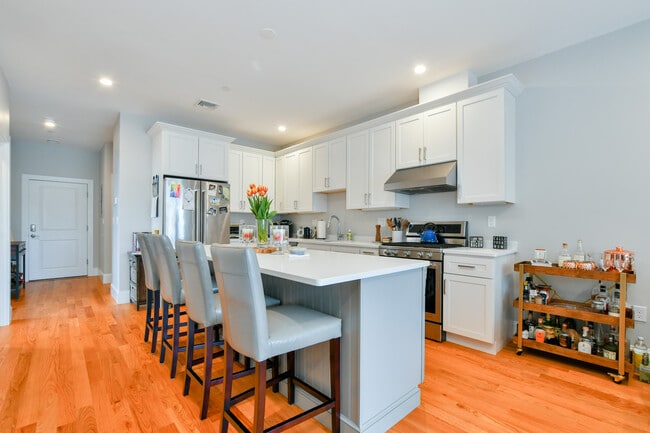 Building Photo - 5 McBride St Unit 303 Rental
