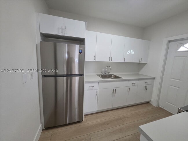 2326 SW 9th St Unit 1