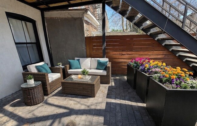 Building Photo - 612 Hancock St Unit 1