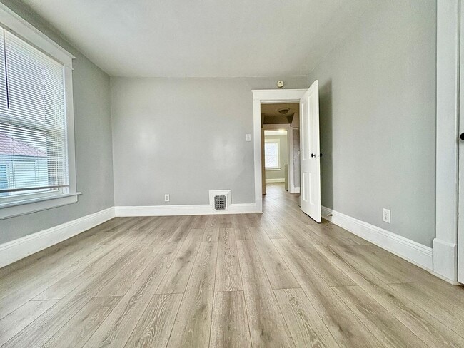 Photo - 108 E 6th St Unit APT 2