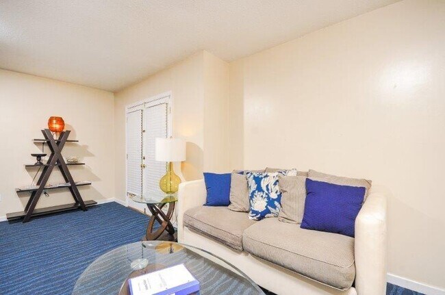 Photo - 3595 Woodbriar Cir Unidad 1D