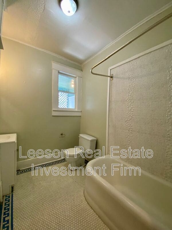 Photo - 525 1/2 WICHITA ST.