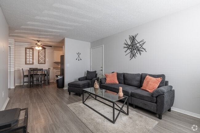 1BR, 1BA - 640SF - Living Room