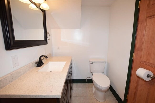 Building Photo - 14 Monroe St