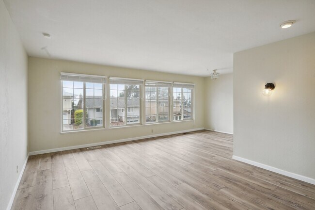 Photo - 150 Merced Dr