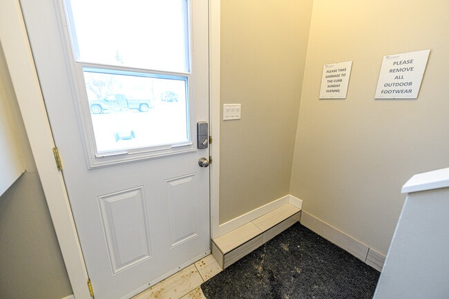 Photo - 9323-93109 109 Ave