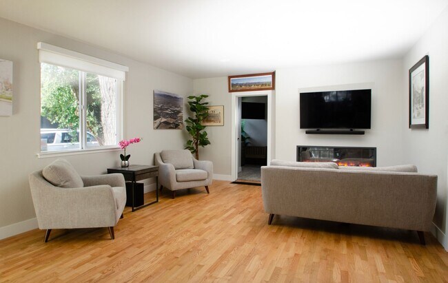 Photo - OLD TOWN LOUISVILLE 2 Bed 1 Bath CHARMER-$500 Off First Month's Rent!