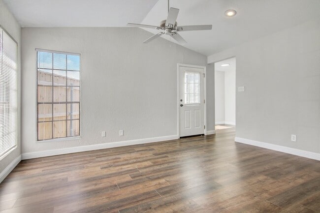 Photo - Willow Chase Apartments