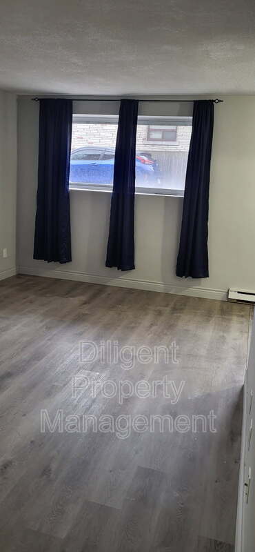 Photo - 200 Park Rd N