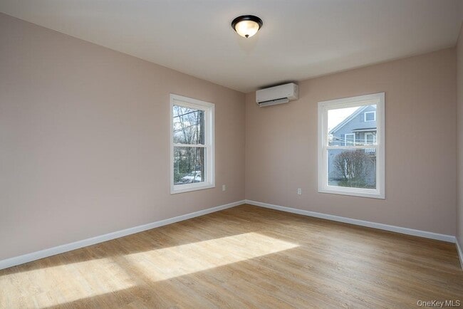 Photo - 72 S Main St Unidad #2