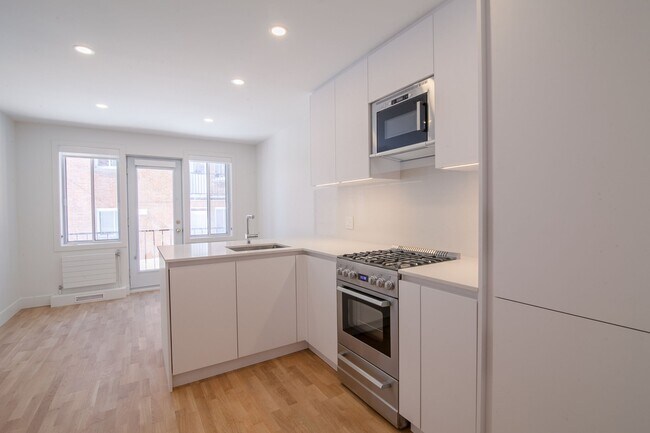 Photo - 4585 Av. Dupuis Unit 8