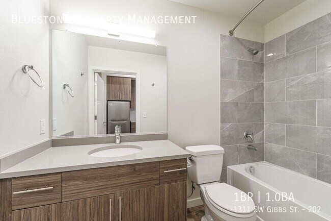 Photo - 1311 SW Gibbs St Unit 202