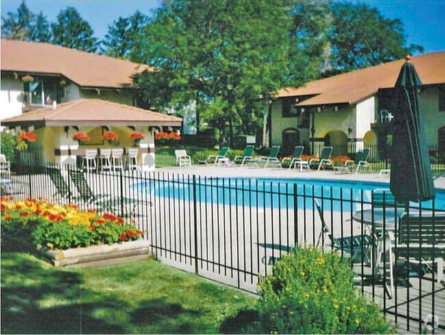 Building Photo - N82W13514 Fond du Lac Ave Rental