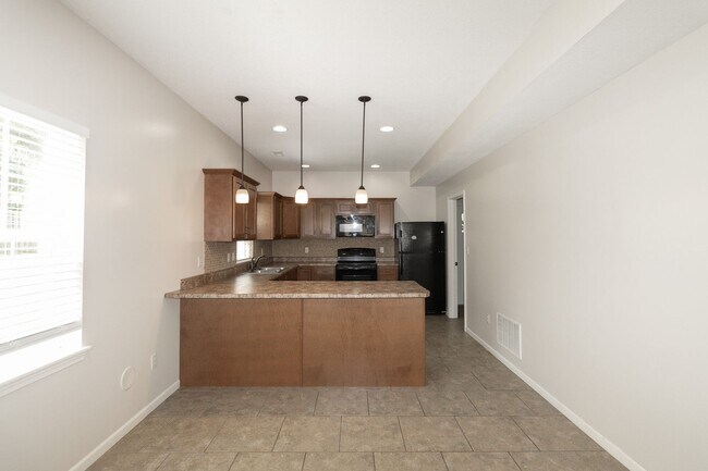 Photo - 1339 W Broadway Unit 1339