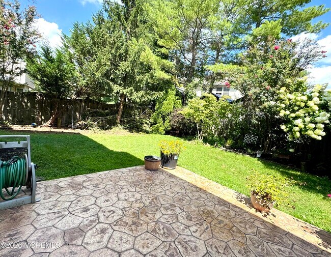 3 Longbrook Ln