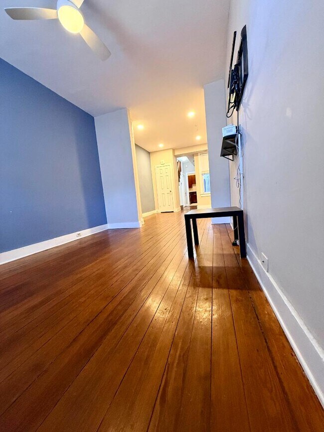 Photo - 124 W Hamburg St