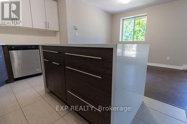 Photo - 349 Queenston St Unit 105