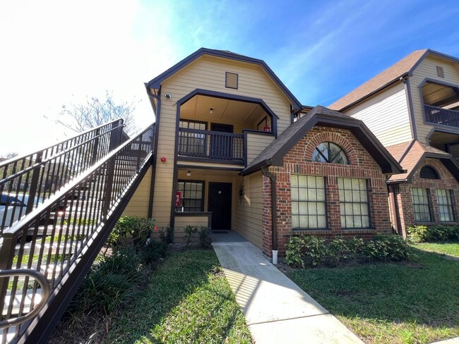 Building Photo - 1/1 Corner Unit 201