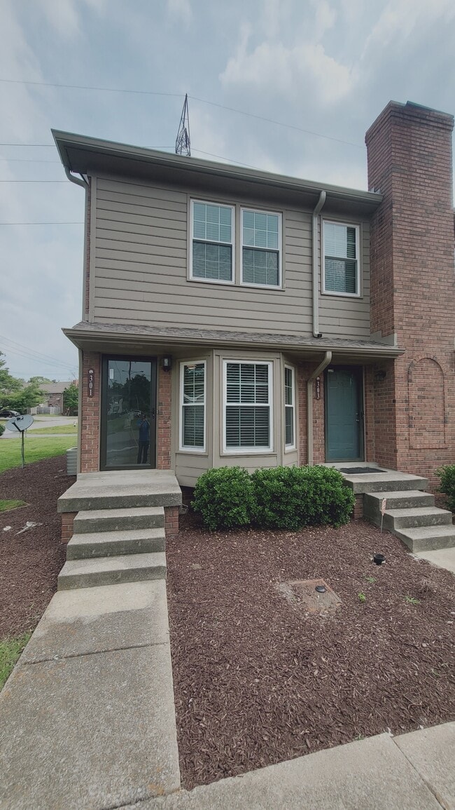 Building Photo - 301 Hickory Pl