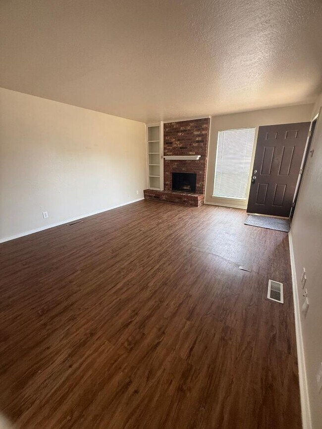 Photo - 221 Skylark Ct