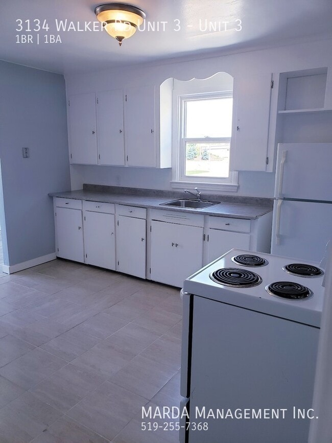 Building Photo - SPACIOUS 1 BED/1 BATH Unit 3