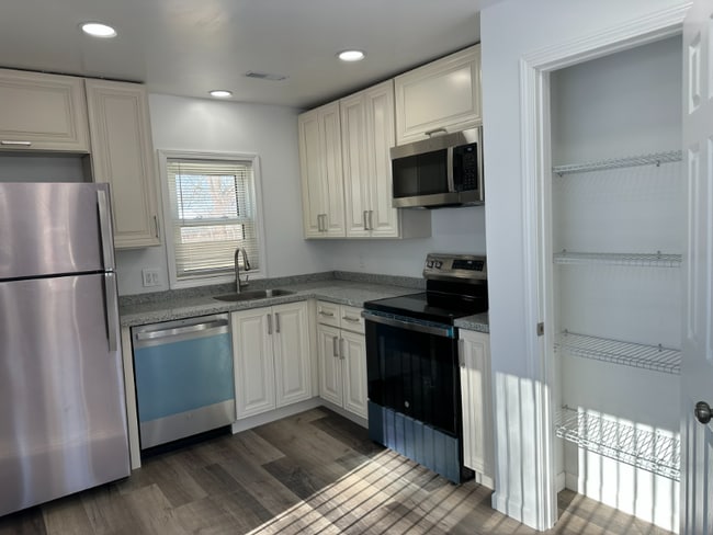 Photo - 28530 Grayling Ave