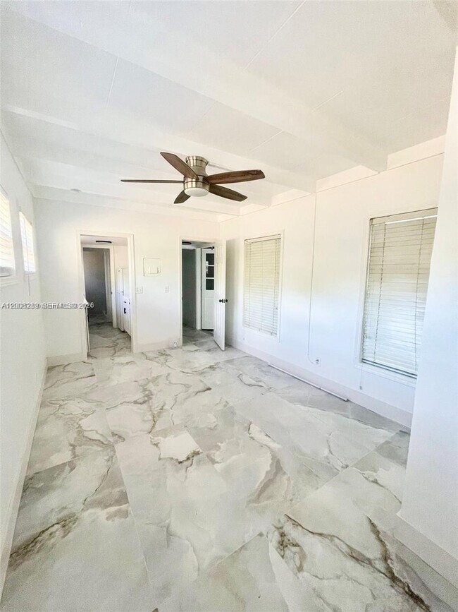 Photo - 1649 NE 8th Ave Unidad 1