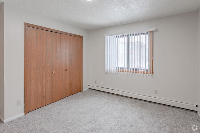 2BR, 1BA - 1000 SF