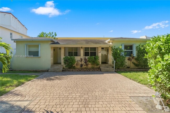 Building Photo - 2530 SW 27th St Unit 2532