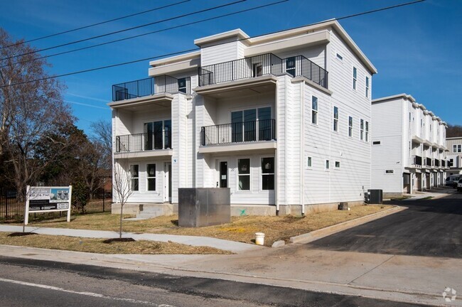 Building Photo - Beautiful New Construction from Nashville'... Rental