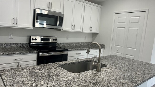 Building Photo - 213 NW 9th St Rental