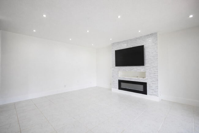 Building Photo - 9460 SW 61st Way