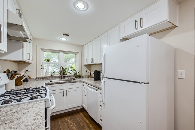 Photo - 1302 W State St